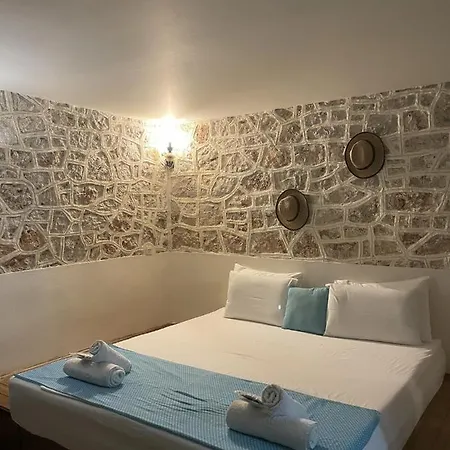Marina Castellana Ii Apartman Hálki