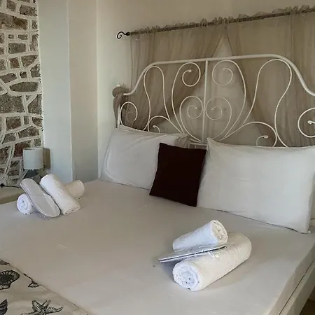 Marina Castellana Ii Chalki Town