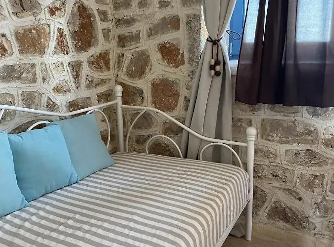 Marina Castellana Ii Chalki Town