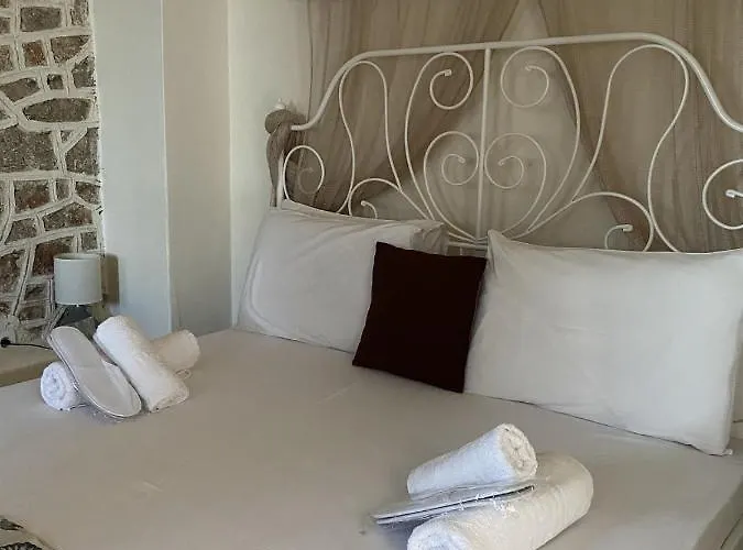 Marina Castellana Ii Chalki Town