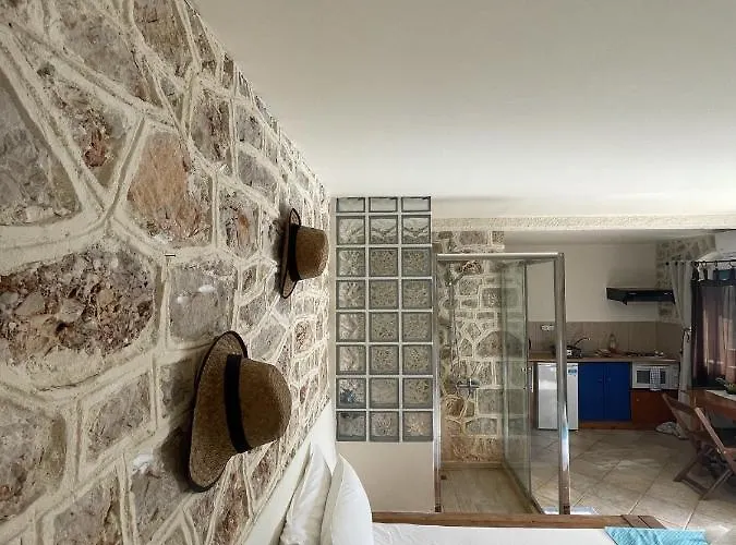 Marina Castellana Ii Daire Chalki Town