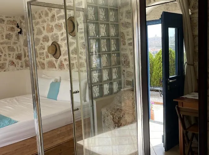 Marina Castellana Ii Chalki Town