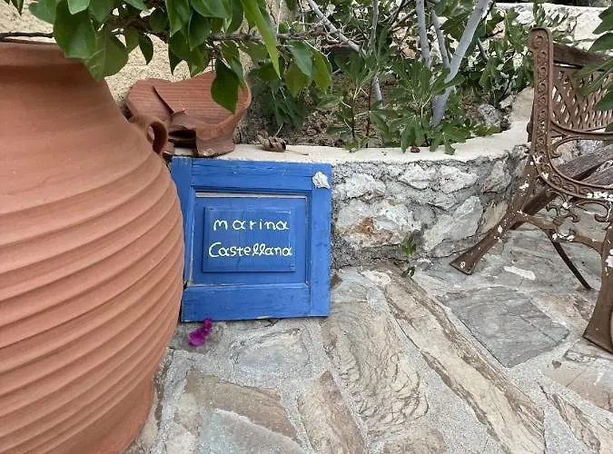 Marina Castellana Ii Chalki Town